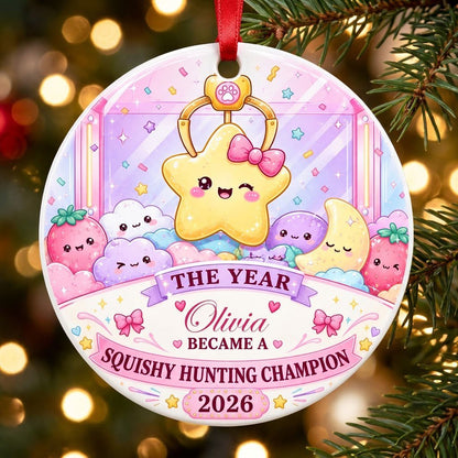 Round ceramic ornament with a claw machine and winking star, personalized with a name and year in pastel colors.